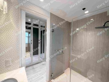 Two Serendra Red Oak 2BR| interior design |fully furnished| parking