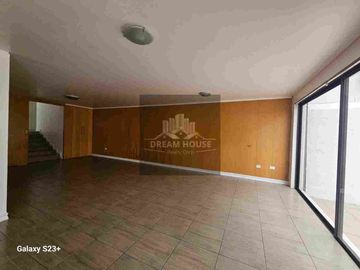 Venta de Casa de 4 dormitorios, Sector Quito Tenis, Ecuador