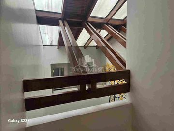 Venta de Casa de 4 dormitorios, Sector Quito Tenis, Ecuador