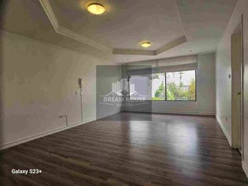 Venta de Casa de 4 dormitorios, Sector Quito Tenis, Ecuador