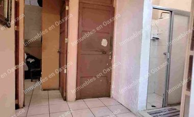 Se vende casa de una planta con 3 recámaras y estudio,  cerca del centro de Oaxaca