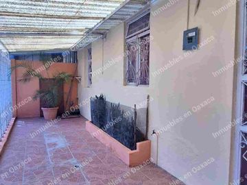 Se vende casa de una planta con 3 recámaras y estudio,  cerca del centro de Oaxaca