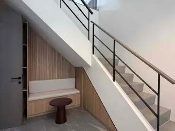 Dijual Rumah 3 Lantai Di Kebayoran Lama Siap Huni, 2 Facad Depan & Belakang Dekat Pintu Tol