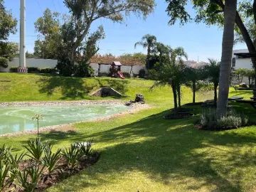CASA EN RESIDENCIAL CASA FUERTE, TLAJOMULCO, JALISCO. REMATE ADJUDICADO
