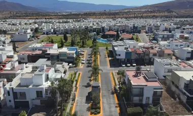 CASA EN RESIDENCIAL CASA FUERTE, TLAJOMULCO, JALISCO. REMATE ADJUDICADO