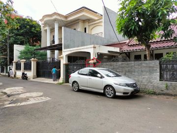 Rumah di Taman Gandaria Selatan Cilandak, Hanya 4 Menit ke MRT
