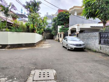 Rumah di Taman Gandaria Selatan Cilandak, Hanya 4 Menit ke MRT