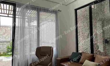 Dijual Rumah 2,5 Lantai Dekat Sports Center Harapan Baru Regency Lokasi Strategis dekat Pintu Tol dan Stasiun