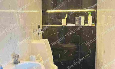 Dijual Rumah 2,5 Lantai Dekat Sports Center Harapan Baru Regency Lokasi Strategis dekat Pintu Tol dan Stasiun