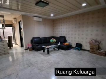 RUMAH DI ANCOL TIMUR