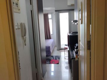 ready disewa unit apartemen green lake sunter,studio furnished,ac dan waterheater,luas 20,lantai rendah,view danau