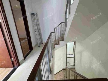 Rumah 3 Lantai Siap Huni Golf Island PIK