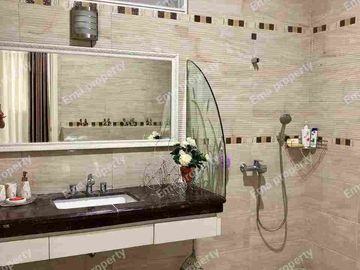 Dijual rumah hook di Graha Family