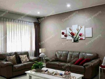 Dijual rumah hook di Graha Family