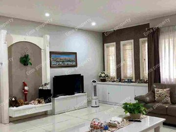 Dijual rumah hook di Graha Family