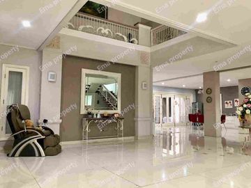 Dijual rumah hook di Graha Family