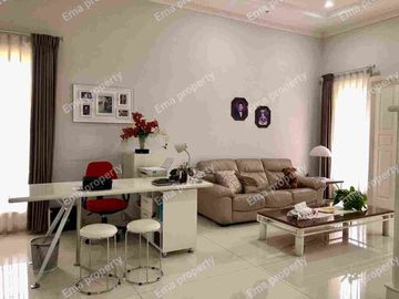 Dijual rumah hook di Graha Family