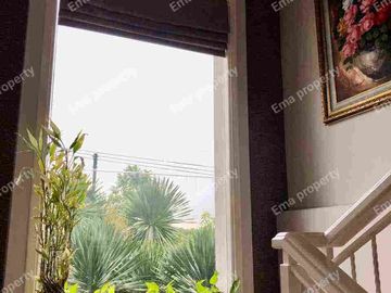 Dijual rumah hook di Graha Family