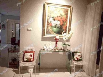 Dijual rumah hook di Graha Family