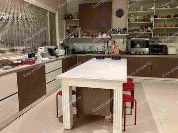 Dijual rumah hook di Graha Family