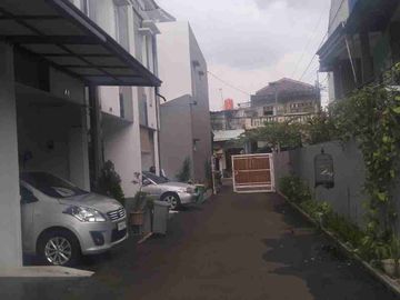 Rumah siap huni Jakarta Timur.surat shm.lokasi strategis.dekat dengan pusat perbelanjaan.rs.sekolahan.setasiun. lingkungan aman bebas banjir