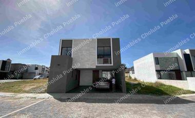 Residencia en fraccionamiento cerrado en zona de muy alta plusvalía, único fraccionamiento nuevo en la zona de Prados Agua Azul hacia Hospital Ángeles y centro comercial Angelópolis.
