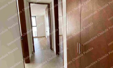 Residencia en fraccionamiento cerrado en zona de muy alta plusvalía, único fraccionamiento nuevo en la zona de Prados Agua Azul hacia Hospital Ángeles y centro comercial Angelópolis.