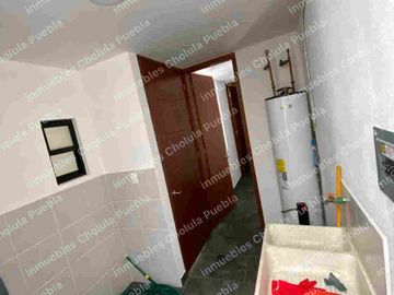 Residencia en fraccionamiento cerrado en zona de muy alta plusvalía, único fraccionamiento nuevo en la zona de Prados Agua Azul hacia Hospital Ángeles y centro comercial Angelópolis.