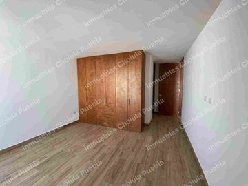 Residencia en fraccionamiento cerrado en zona de muy alta plusvalía, único fraccionamiento nuevo en la zona de Prados Agua Azul hacia Hospital Ángeles y centro comercial Angelópolis.