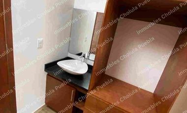 Residencia en fraccionamiento cerrado en zona de muy alta plusvalía, único fraccionamiento nuevo en la zona de Prados Agua Azul hacia Hospital Ángeles y centro comercial Angelópolis.