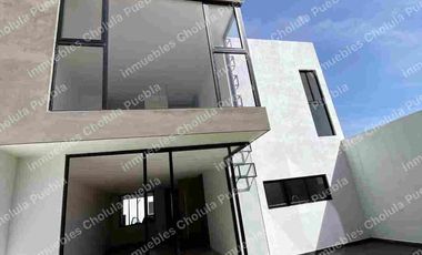 Residencia en fraccionamiento cerrado en zona de muy alta plusvalía, único fraccionamiento nuevo en la zona de Prados Agua Azul hacia Hospital Ángeles y centro comercial Angelópolis.
