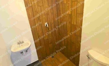 Residencia en fraccionamiento cerrado en zona de muy alta plusvalía, único fraccionamiento nuevo en la zona de Prados Agua Azul hacia Hospital Ángeles y centro comercial Angelópolis.
