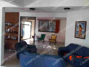 RENTA CASA SANTA MARIA EN PRIVADA CON PORTÓN ELÉCTRICO. 
CASA SOLA AMPLIA  EN PRIVADA CON PORTÓN ELÉCTRICO.
