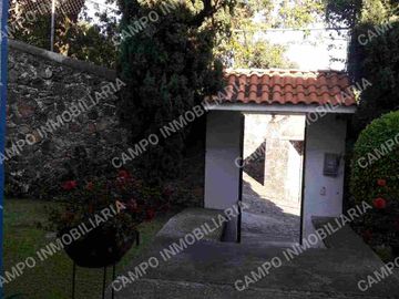 RENTA CASA SANTA MARIA EN PRIVADA CON PORTÓN ELÉCTRICO. 
CASA SOLA AMPLIA  EN PRIVADA CON PORTÓN ELÉCTRICO.