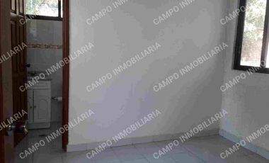 RENTA CASA SANTA MARIA EN PRIVADA CON PORTÓN ELÉCTRICO. 
CASA SOLA AMPLIA  EN PRIVADA CON PORTÓN ELÉCTRICO.