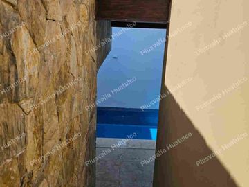 RENTA CASA CON VISTA AL MAR      BAHIAS DE HUATULCO