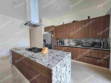 RENTA CASA CON VISTA AL MAR      BAHIAS DE HUATULCO