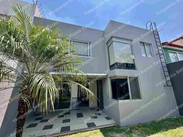 Casa en venta en fraccionamiento en Tzompantle, al norte de Cuernavaca.