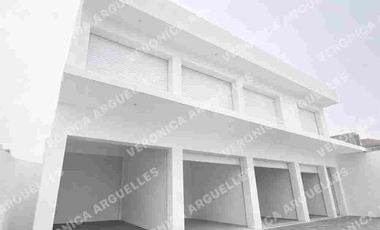 Cómodos y grandes locales en RENTA