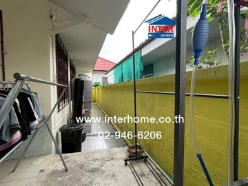 Single-story house, 55 sq.wa., located in Chumchon Phatthana 52, Soi 1, Phahonyothin 52, near BTS Saphan Mai, opposite Ying Charoen Market (Saphan Mai