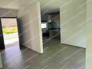 Casa de 3 recámaras en fraccionamiento cerrado con caseta de seguridad en Ocotlán, Tlaxcala.