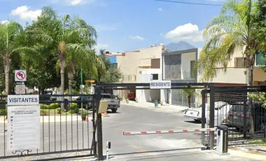 CASA EN FRACCIONAMIENTO PUERTA DE HIERRO, MONTERREY, NUEVO LEON. REMATE ADJUDICADO