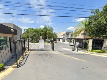 CASA EN FRACCIONAMIENTO PUERTA DE HIERRO, MONTERREY, NUEVO LEON. REMATE ADJUDICADO