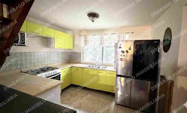 Casa en venta sobre avenida  de 2 plantas