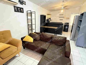 Casa en venta sobre avenida  de 2 plantas
