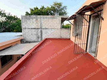 Casa en venta sobre avenida  de 2 plantas