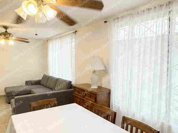 Casa en venta sobre avenida  de 2 plantas