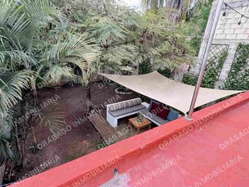 Casa en venta sobre avenida  de 2 plantas
