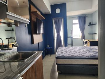 disewa unit apartemen green lake sunter,studio furnished,lantai tengah,view city,Ac dan waterheater, 12 juta/3bulan