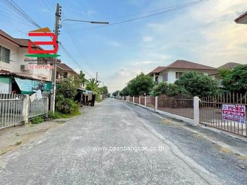 บ้านเดี่ยว หมู่บ้านพรธิสาร 8 (ใกล้โลตัสไทรน้อย) เนื้อที่ 80 ตรว. ตำบลคลองเจ็ด อำเภอคลองหลวง จังหวัดปทุมธานี